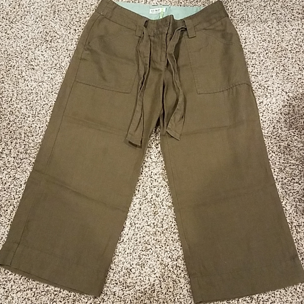 Womens Old Navy Olive Green Capris size 6